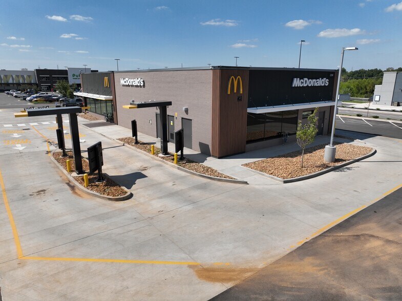 2288 Trenton Rd, Clarksville, TN à vendre - Photo du bâtiment - Image 2 de 9