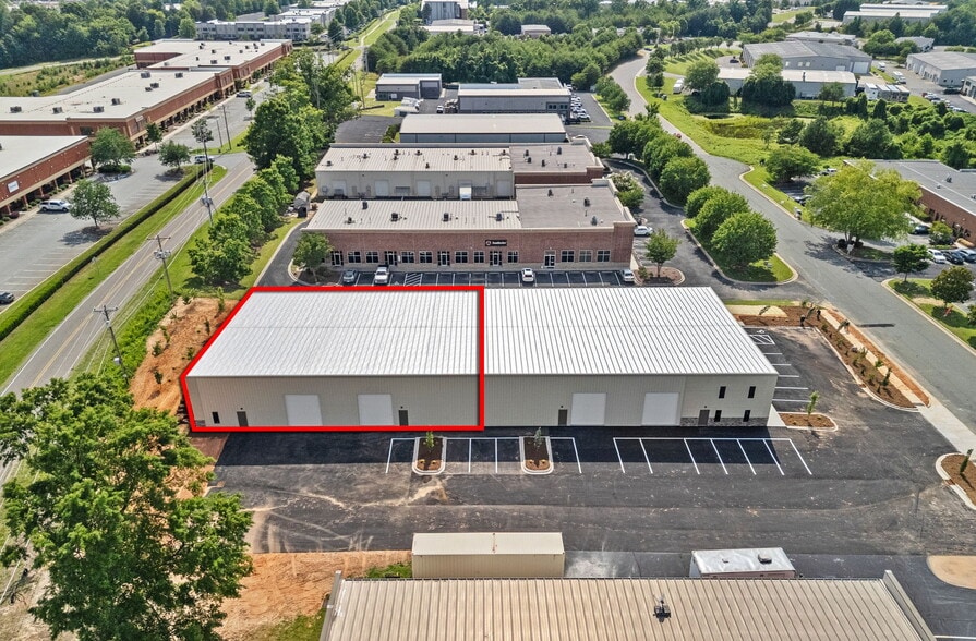 115 Overhill Dr, Mooresville, NC for lease - Building Photo - Image 2 of 13