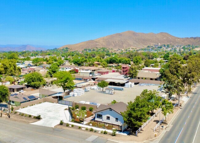 Plus de détails pour 791 6th St, Norco, CA - Spécialité à vendre