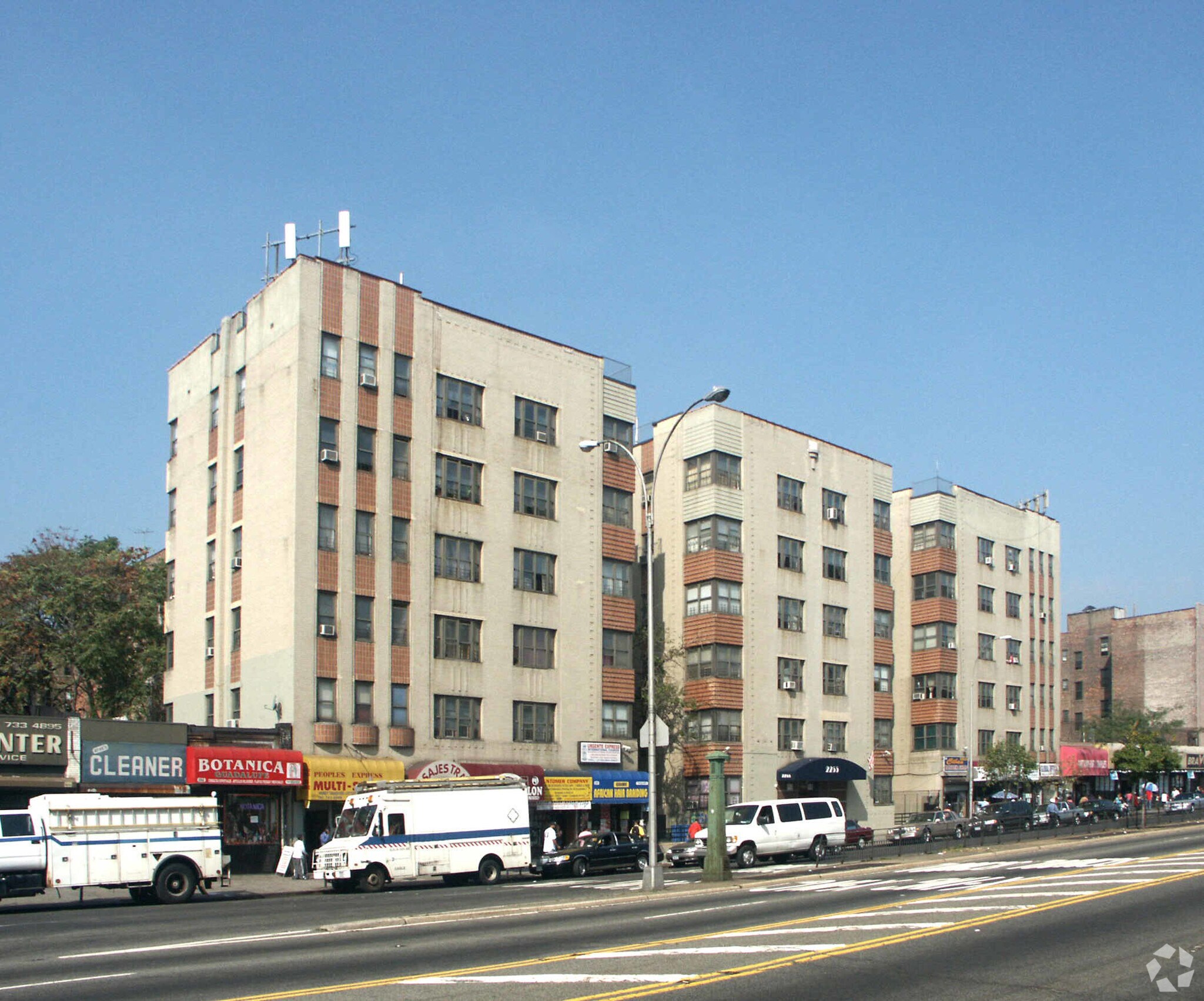 2255 Grand Concourse, Bronx, NY à louer Photo principale- Image 1 de 3