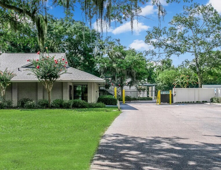 78 Beach City Rd, Hilton Head Island, SC à louer - Photo du bâtiment - Image 2 de 5