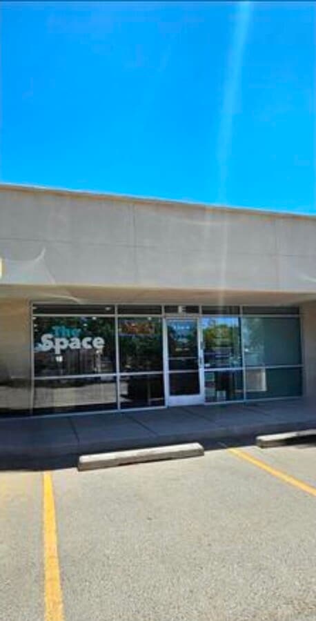 136 Washington SE, Albuquerque, NM 87108 - Unité D - - Photo intérieure - Image 2 of 13