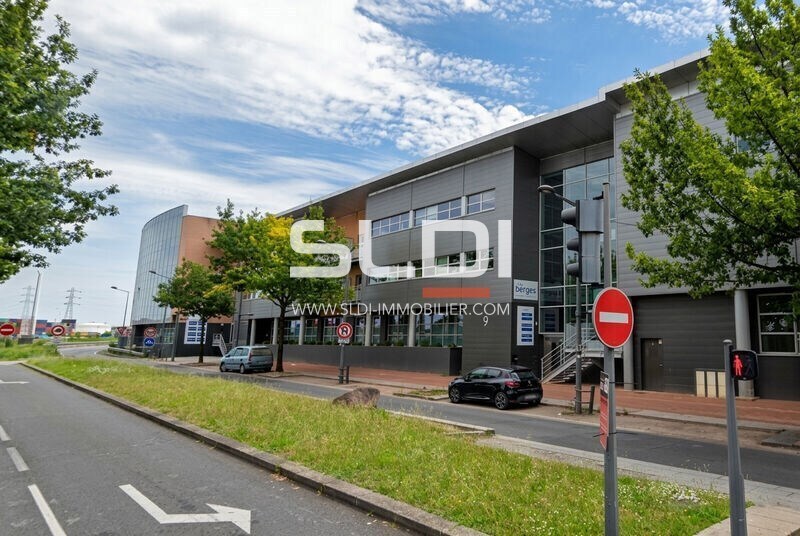Office in OULLINS-PIERRE-BÉNITE for sale Building Photo- Image 1 of 8