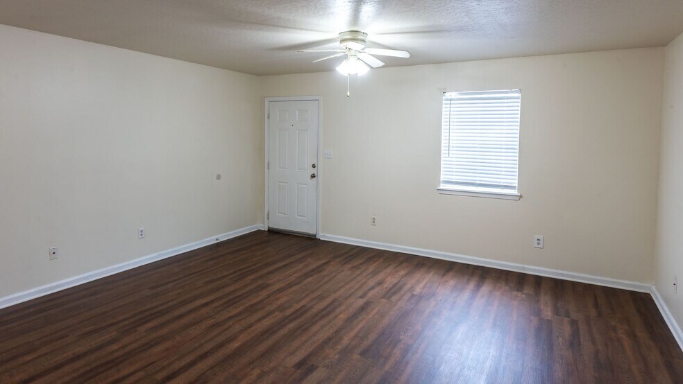 259 W Hills Dr, Hattiesburg, MS à vendre - Photo du bâtiment - Image 2 de 13