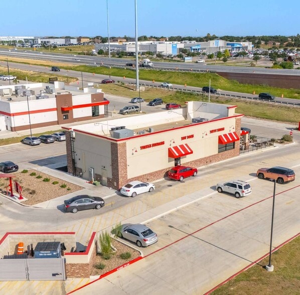 2604 NE Bob Bullock Loop, Laredo, TX for sale - Building Photo - Image 3 of 8