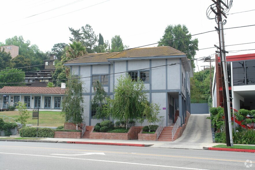 12750 Ventura Blvd, Studio City, CA à louer - Photo du bâtiment - Image 2 de 14