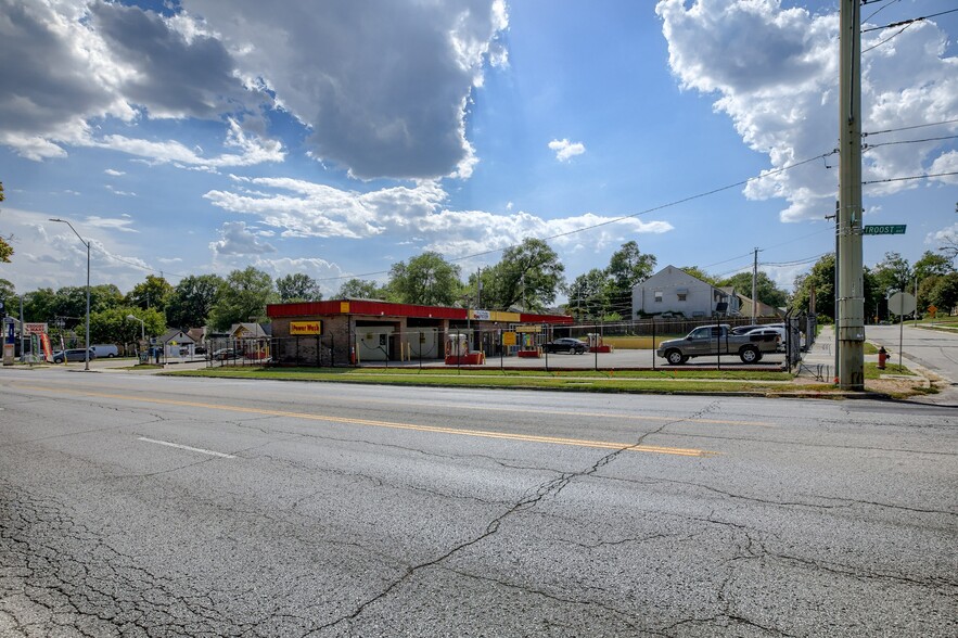 7030 Troost Ave, Kansas City, MO à vendre - Photo du bâtiment - Image 3 de 24