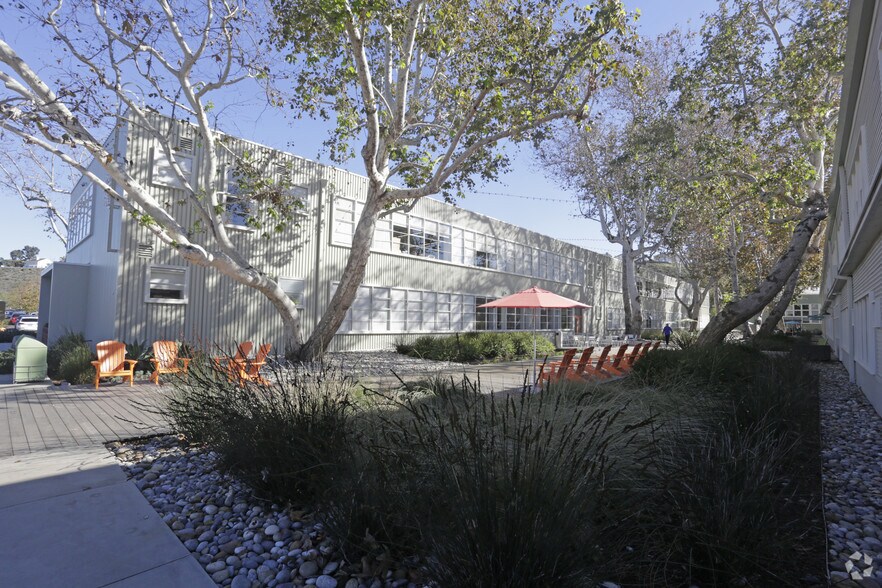 12101 W Bluff Creek Dr, Playa Vista, CA for lease - Primary Photo - Image 1 of 11
