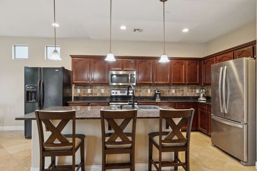 2123 W Maya Way, Phoenix, AZ à vendre - Photo du bâtiment - Image 3 de 19