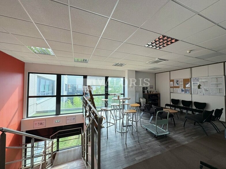 196 Allée Alexandre Borodine, Saint-Priest for lease - Interior Photo - Image 2 of 9