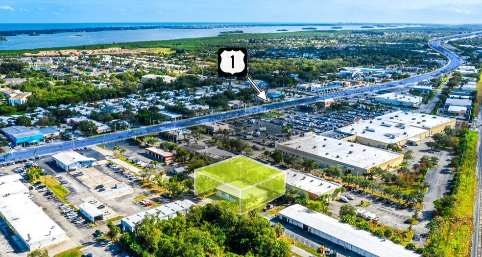 925 13th Ln, Vero Beach, FL for lease - Primary Photo - Image 1 of 6