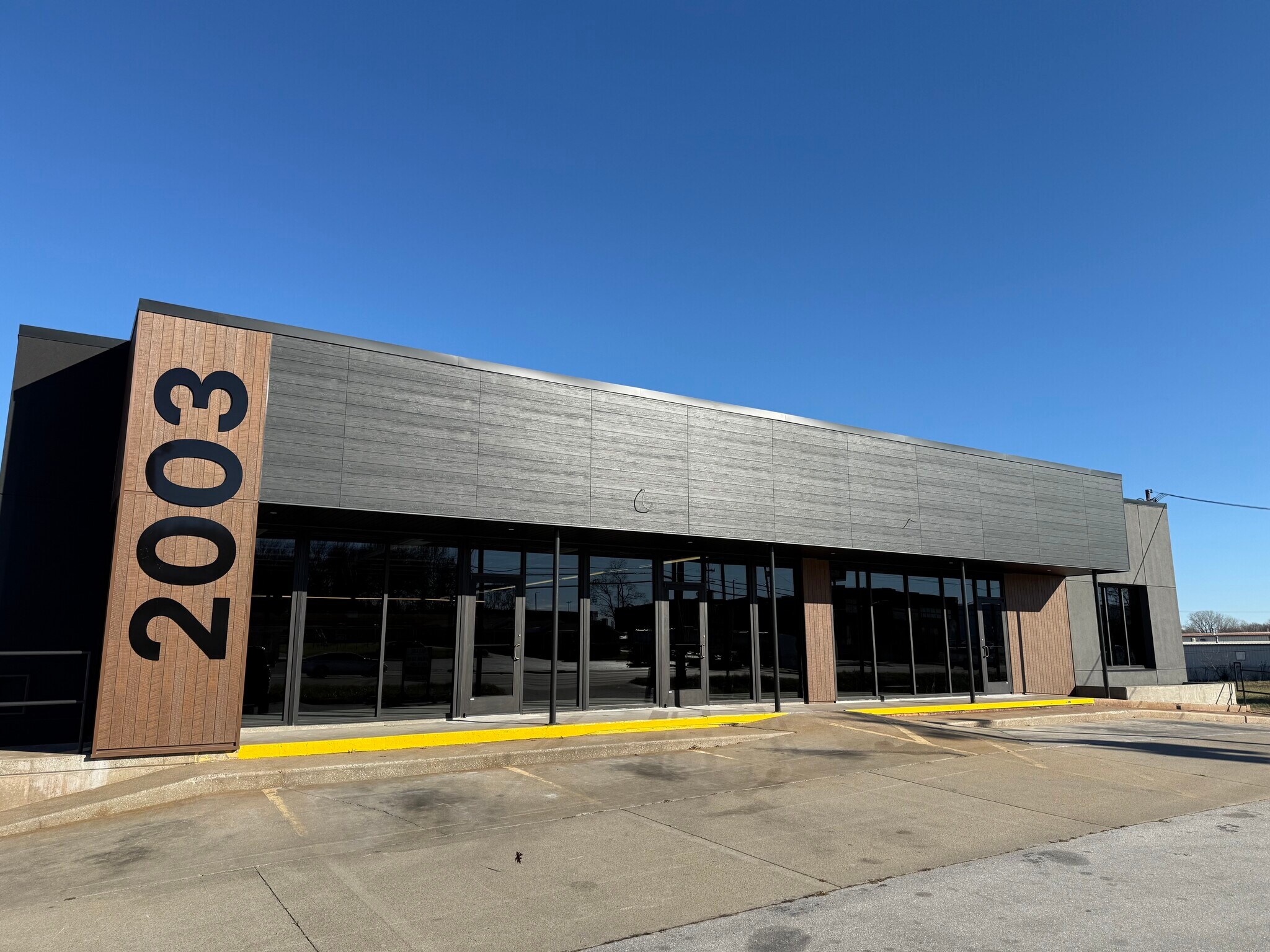 2003 E Kearney St, Springfield, MO for lease Building Photo- Image 1 of 8