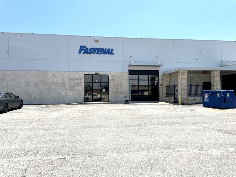 7500 Baker Blvd, Richland Hills, TX à louer - Photo du bâtiment - Image 1 de 16