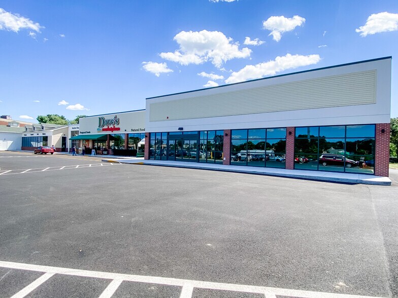 2574 W Shore Rd, Warwick, RI for lease - Building Photo - Image 1 of 14