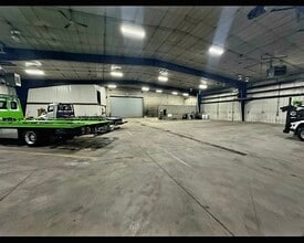 868 Progress Way, Sun Prairie, WI à louer Photo intérieure- Image 2 de 7