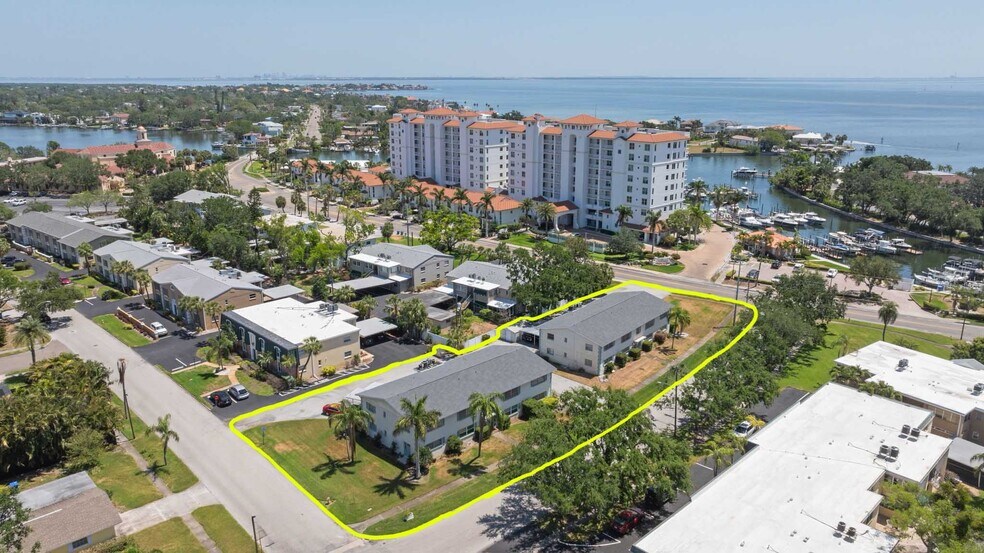 500 Bayview Dr NE, Saint Petersburg, FL for sale - Primary Photo - Image 1 of 16