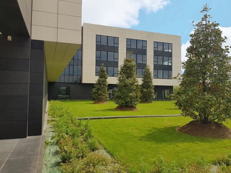 Bureau dans Jossigny à vendre - Photo du bâtiment - Image 3 de 13