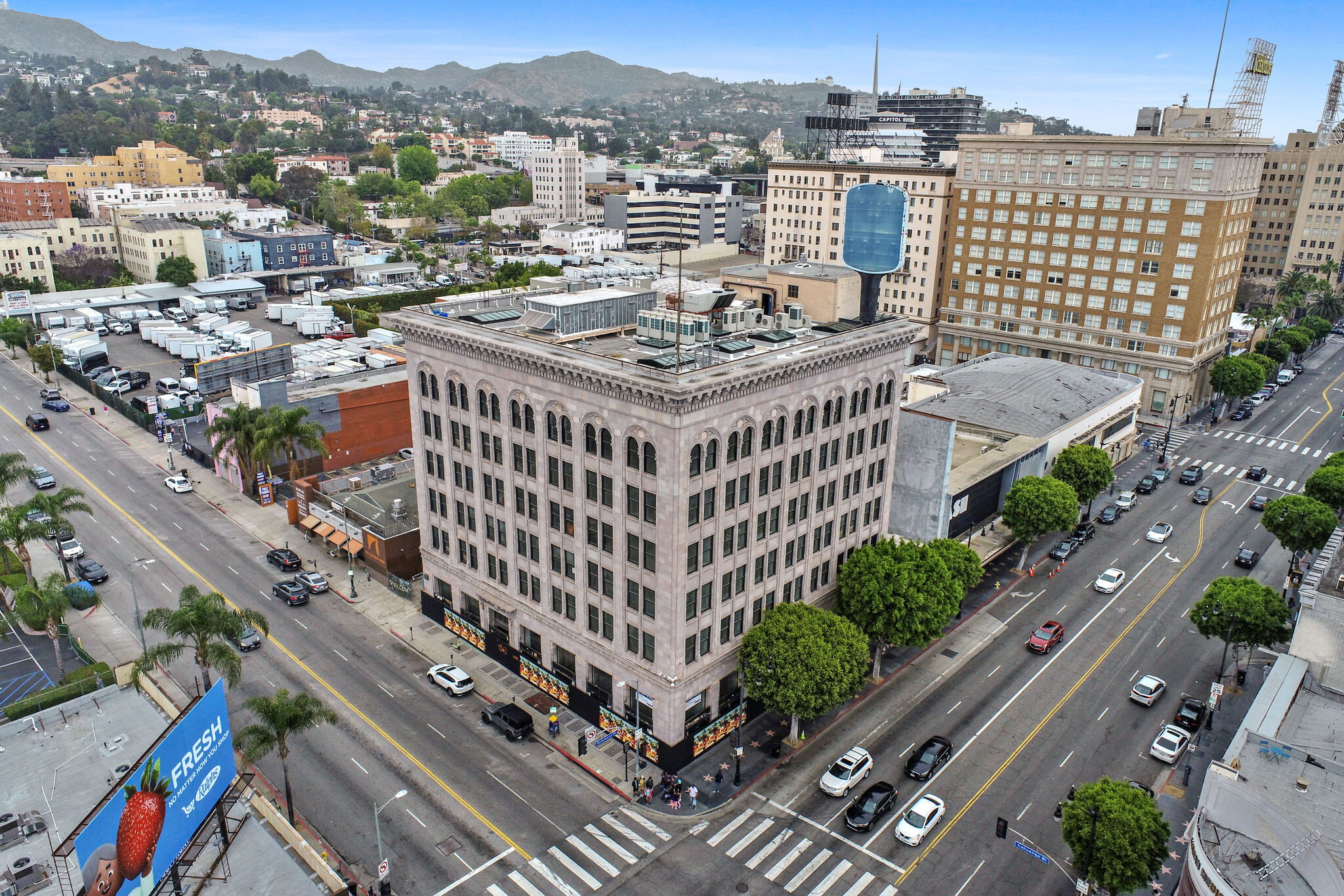 6381 Hollywood Blvd, Hollywood, CA à louer Photo du bâtiment- Image 1 de 14