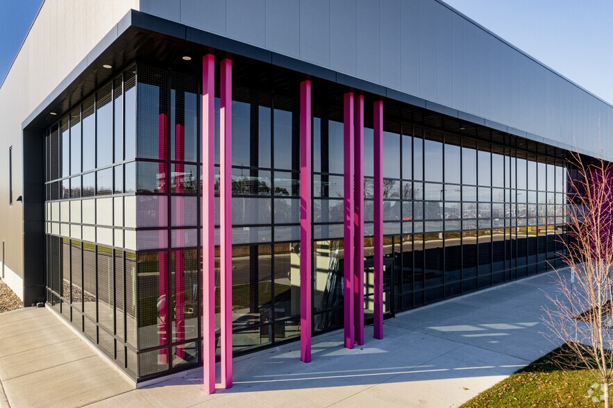 4120 Russell Rd, Ottawa, ON à louer - Photo du bâtiment - Image 3 de 14