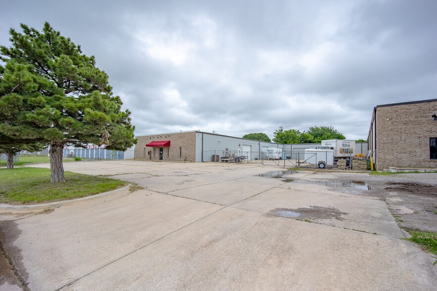 1835 Industrial Blvd, Norman, OK for sale - Building Photo - Image 3 of 37