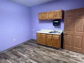 20-22 Portwest Ct, Saint Charles, MO for lease Interior Photo- Image 2 of 3