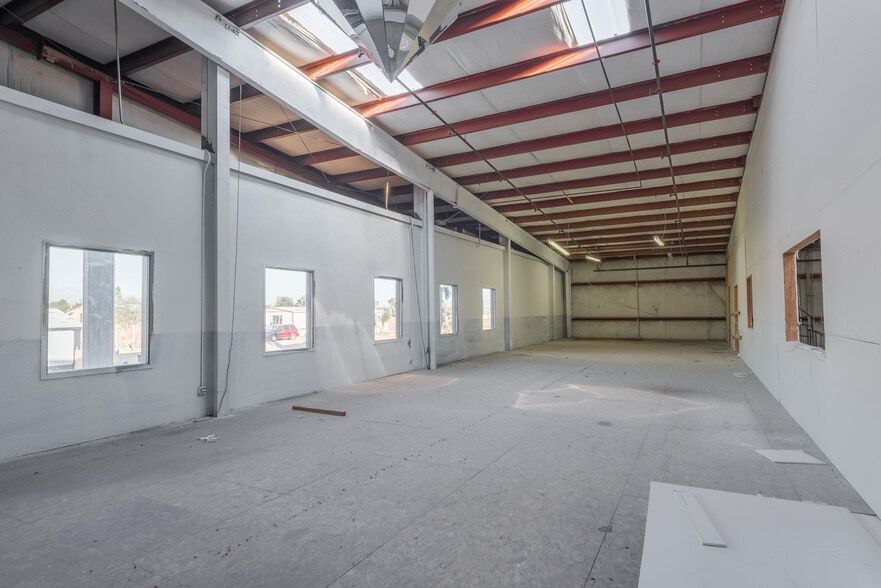 5220 Steptoe St, Las Vegas, NV for sale - Interior Photo - Image 2 of 18