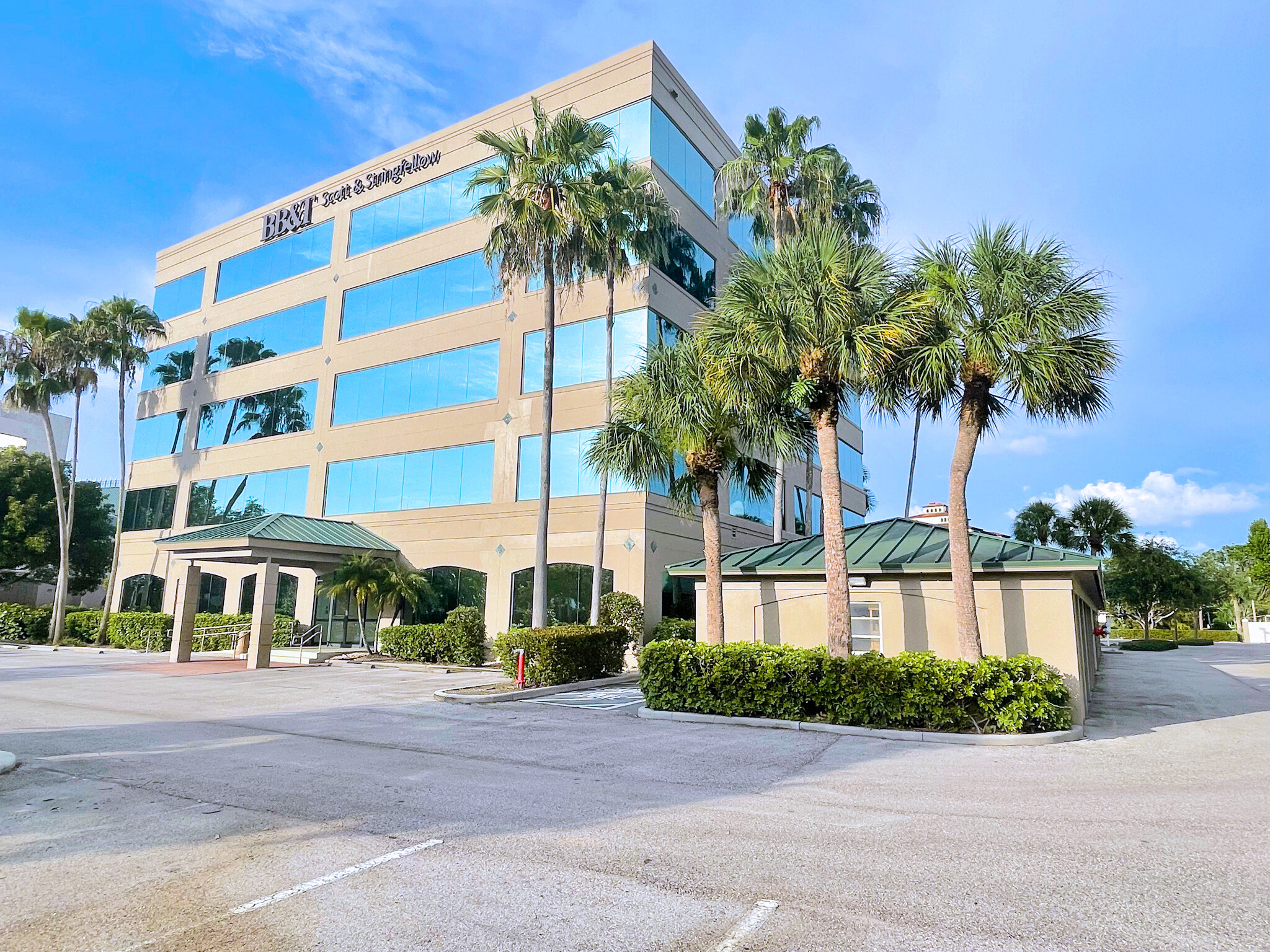 5551 Ridgewood Dr, Naples, FL à vendre Photo du bâtiment- Image 1 de 1