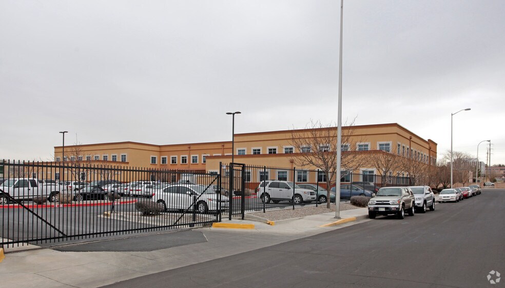 555 Broadway Blvd NE, Albuquerque, NM à vendre - Photo du bâtiment - Image 3 de 10