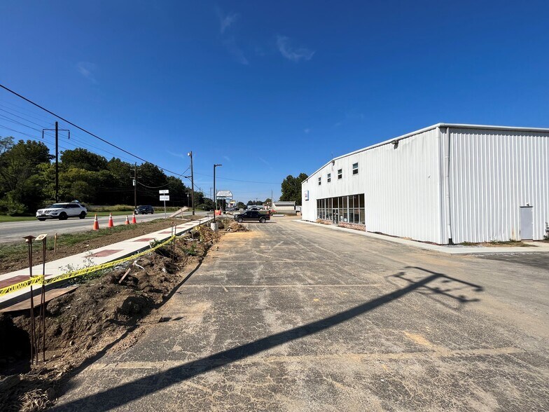 4531 W Lincoln Hwy, Downingtown, PA for lease - Building Photo - Image 2 of 4