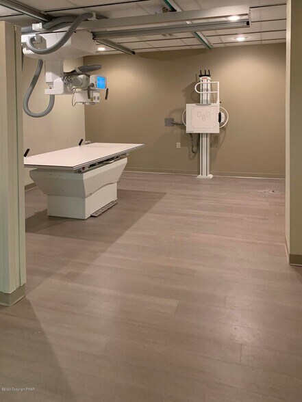 100 Community Dr, Tobyhanna, PA à vendre - Photo intérieure - Image 3 de 7