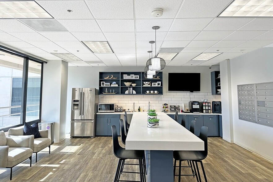 15615 alton Pky, Irvine, CA for lease - Building Photo - Image 3 of 4