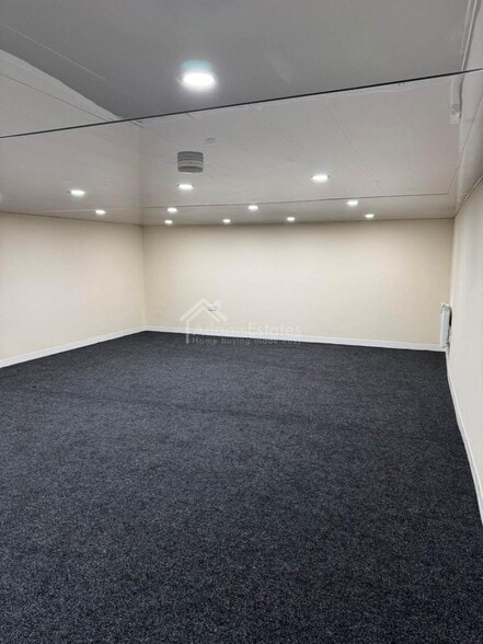 50 Warren St, Dewsbury for lease - Building Photo - Image 2 of 5