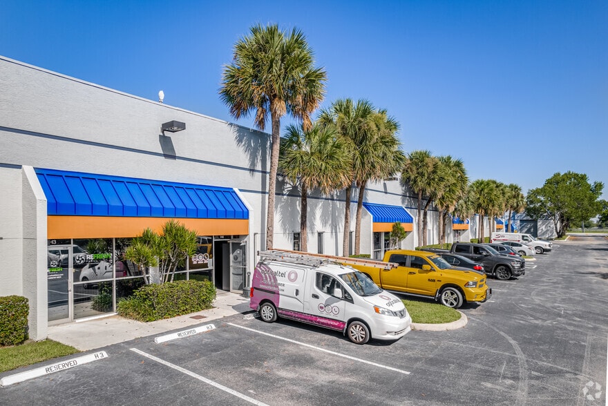 6601 Lyons Rd, Coconut Creek, FL for lease - Building Photo - Image 2 of 12