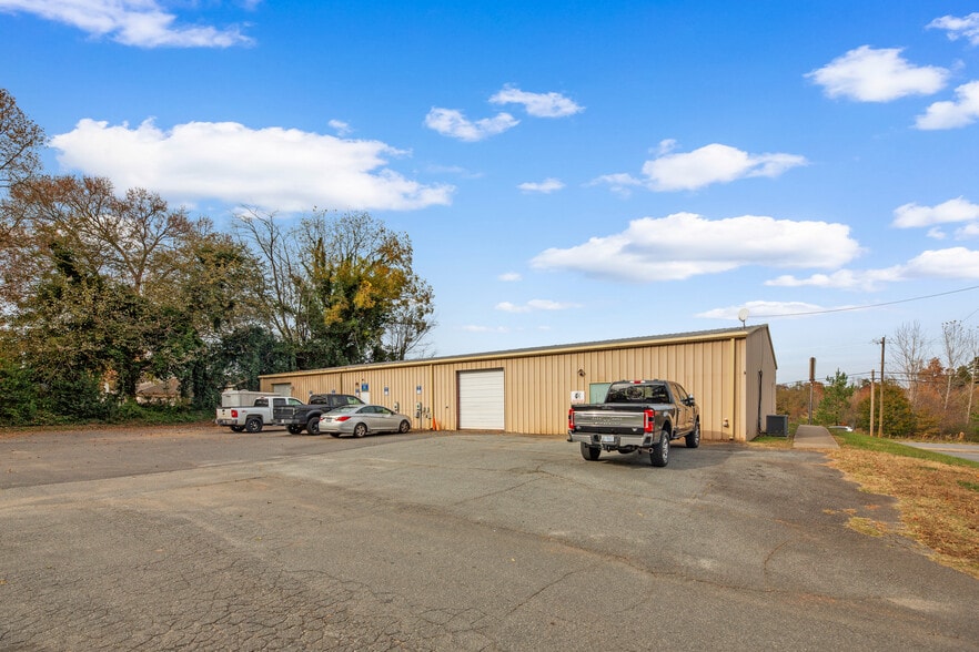 5106 Wilkinson Blvd, Cramerton, NC for lease - Building Photo - Image 3 of 13