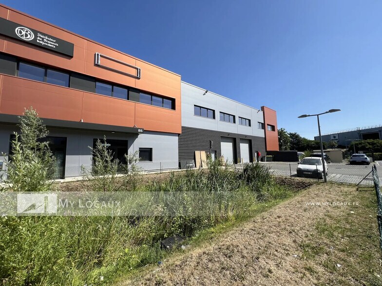 Flex dans Romainville à louer - Photo du bâtiment - Image 2 de 9