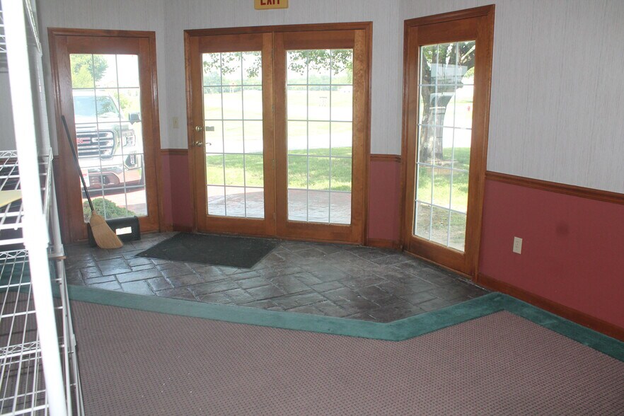 1300 N Reed Station Rd, Carbondale, IL à vendre - Photo intérieure - Image 2 de 27