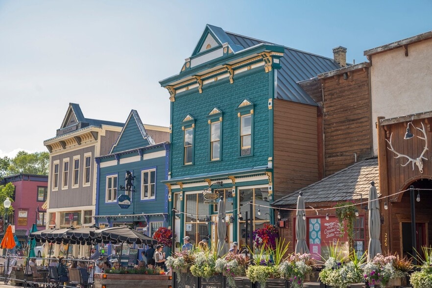 228 Elk Ave, Crested Butte, CO à vendre - Vidéo sur l’inscription commerciale - Image 2 de 45