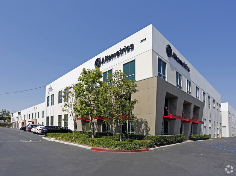 3191 Red Hill Ave, Costa Mesa, CA à louer - Photo du bâtiment - Image 2 de 10