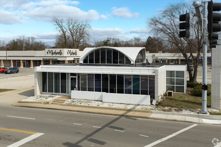 5072 Monroe St, Toledo, OH à louer - Photo principale - Image 1 de 5