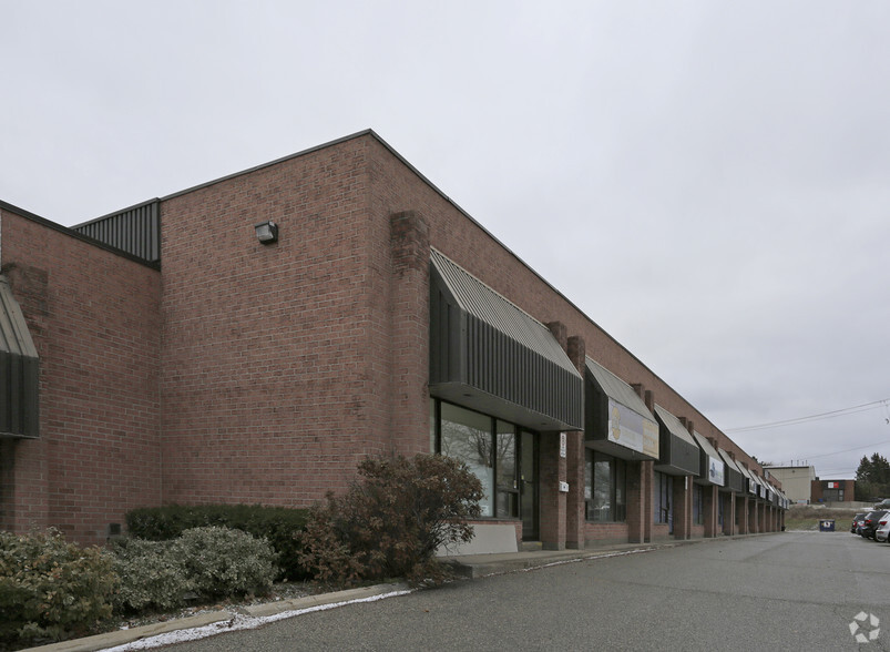 100 Sheldon Dr, Cambridge, ON à louer - Photo du bâtiment - Image 3 de 8