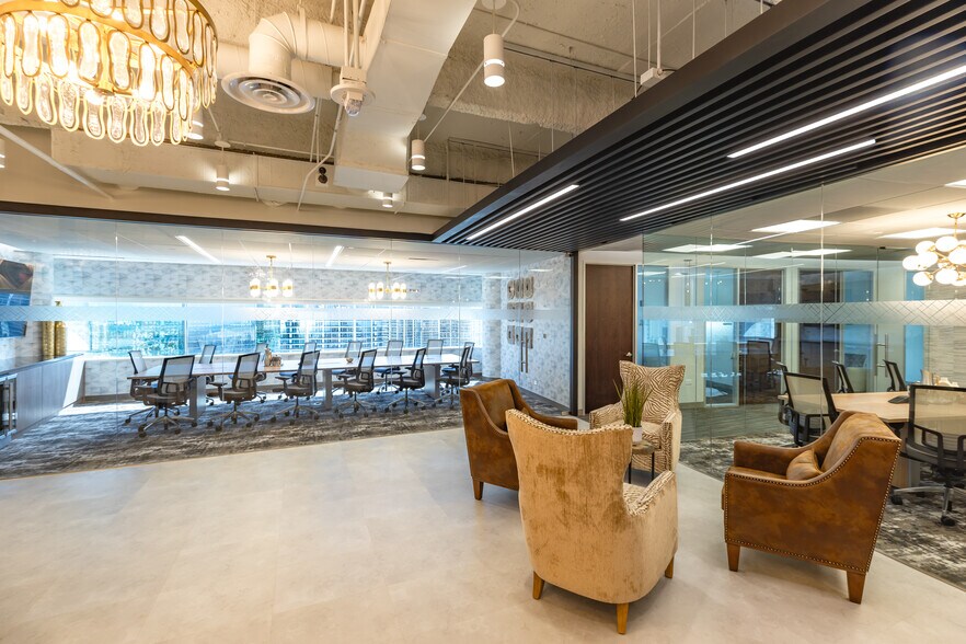 100 SE 2nd St, Miami, FL à louer - Hall d’entrée - Image 3 de 9