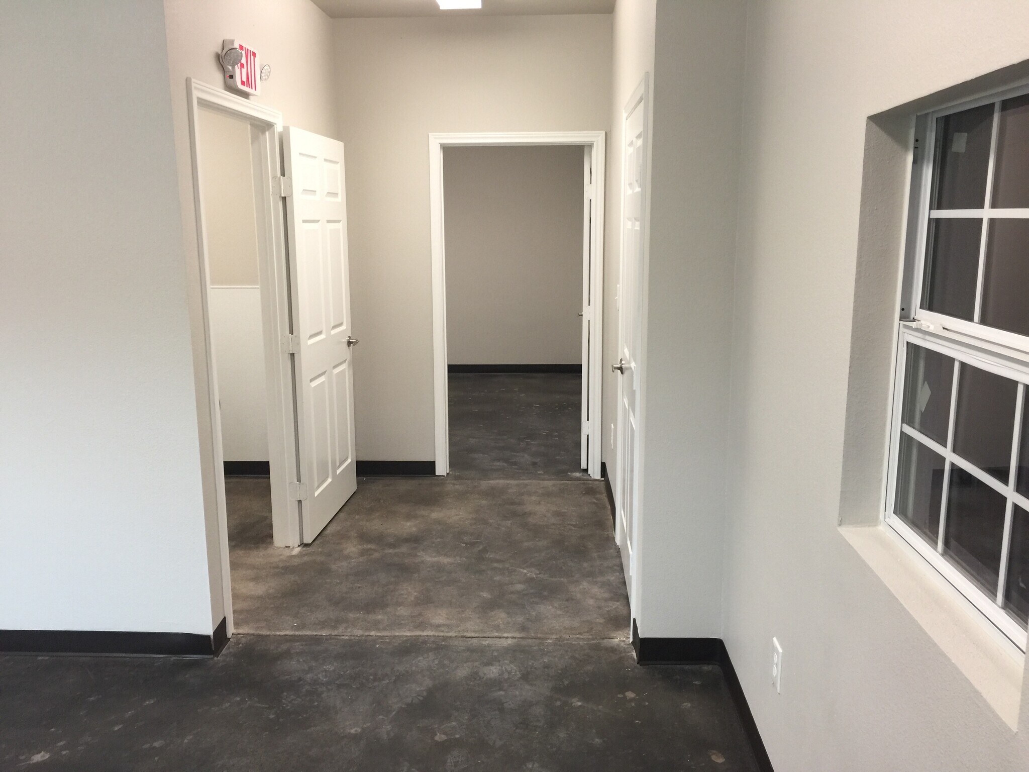 5501 Fishtrap Rd, Denton, TX for lease Interior Photo- Image 1 of 9