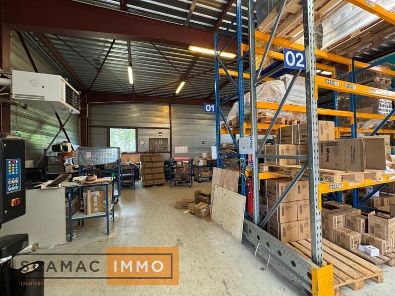 Industrial in Saint-Pierre-du-Perray for lease - Interior Photo - Image 2 of 13