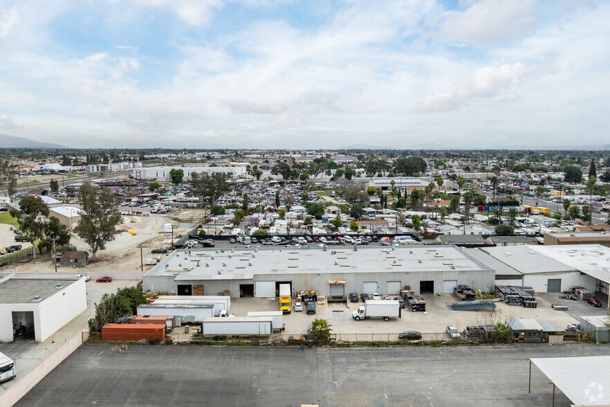 1689 E Mission Blvd, Pomona, CA à vendre - Photo du bâtiment - Image 3 de 17