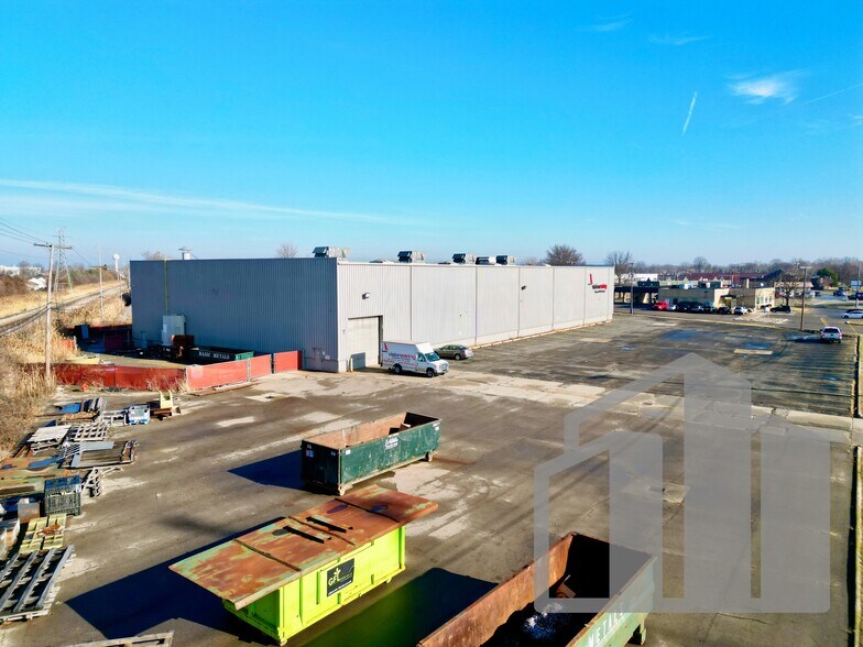 17501 Masonic Blvd, Fraser, MI à vendre - Photo du bâtiment - Image 2 de 8