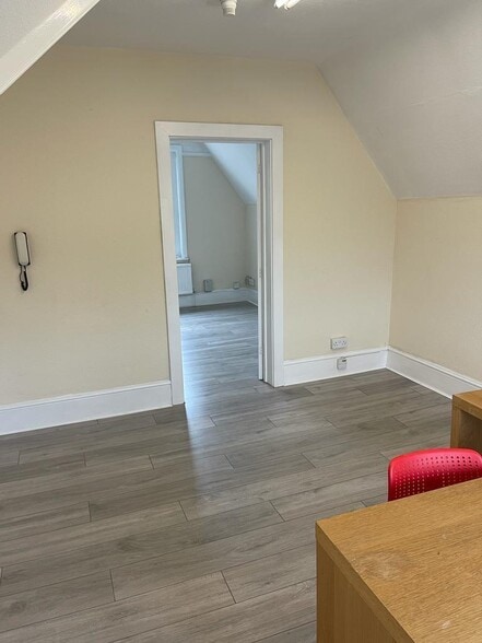 16-18 Pampisford Rd, Purley for lease - Building Photo - Image 3 of 9