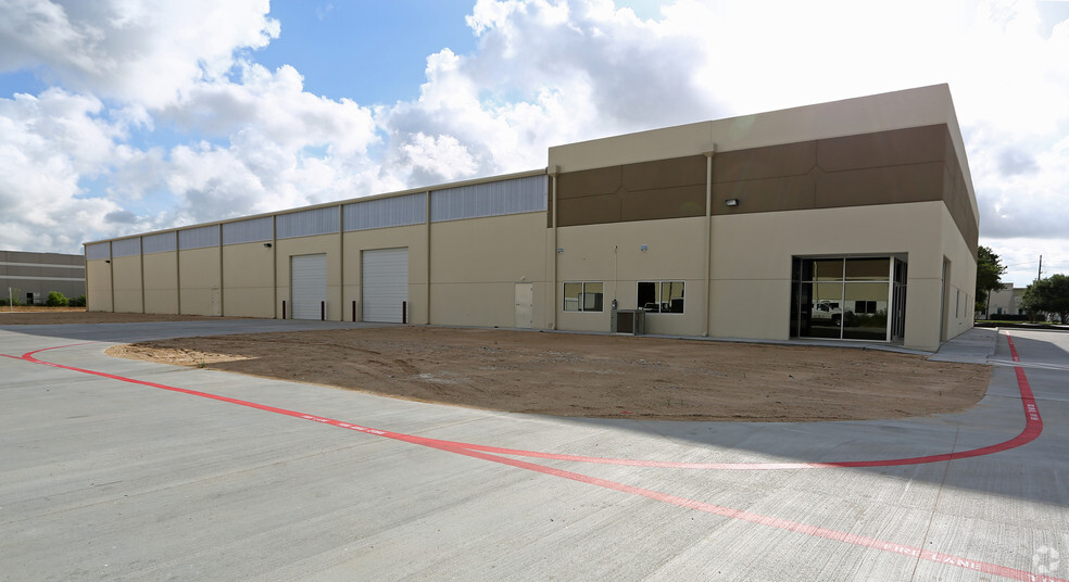 10930 Brittmoore Park Dr, Houston, TX for lease - Building Photo - Image 2 of 5