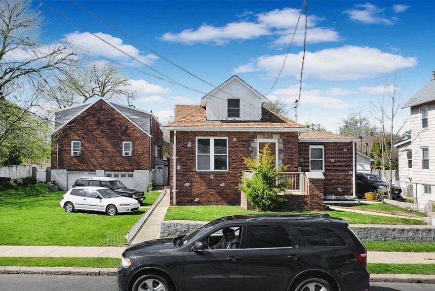 572 Villa Ave, Staten Island, NY for sale - Primary Photo - Image 1 of 2