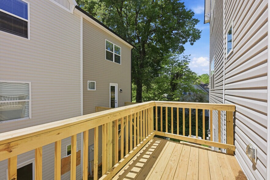 6112 Tuckaseegee Rd, Charlotte, NC à vendre - Photo du bâtiment - Image 3 de 4