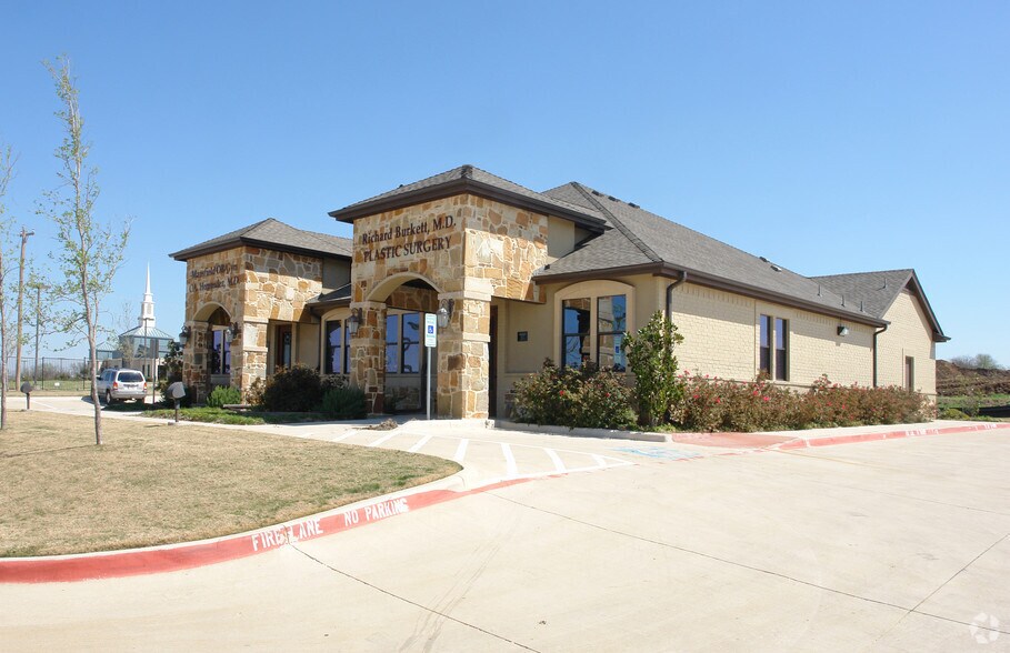 1770 E Broad St, Mansfield, TX à louer - Photo du bâtiment - Image 2 de 9